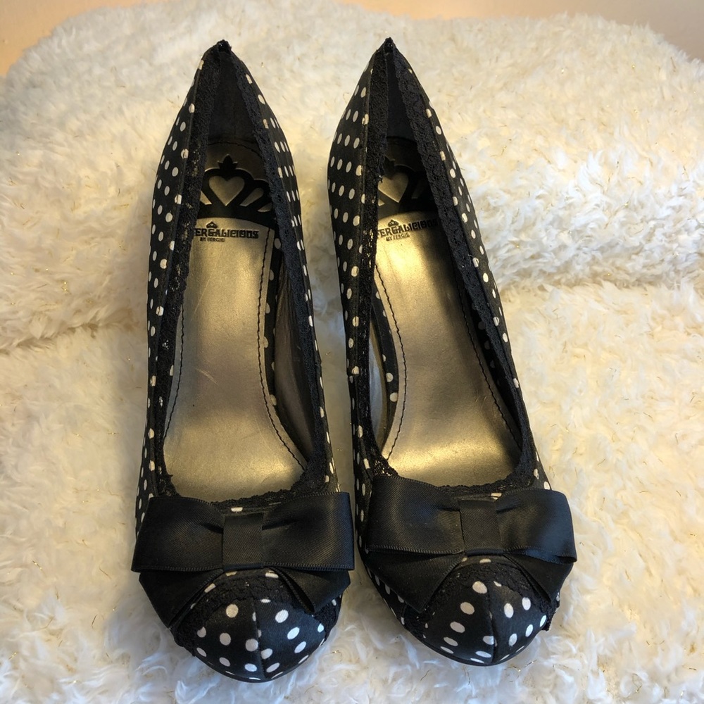 Fergalicious Polkadot pump with bowtie